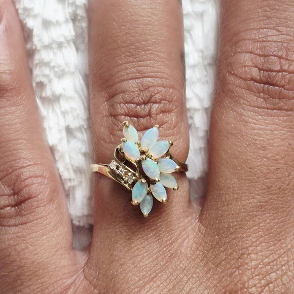 Vintage 14k Yellow Gold Opal & Diamond Floral Cluster Ring
